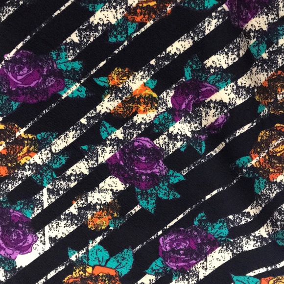 Cassie XS- Lularoe - Picture 3 of 3